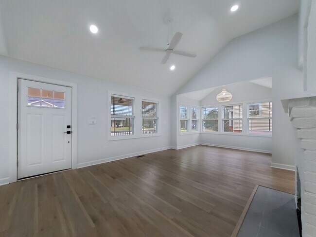 Foto del edificio - Minutes from Downtown Greenville in a Beautifully Remodeled Custom Home!