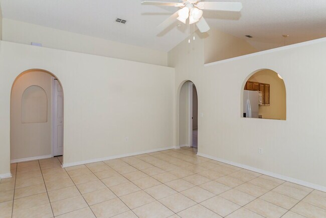 Building Photo - 8376 Oak Crossing Dr W