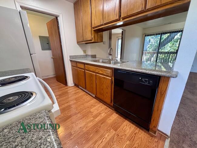 Foto del edificio - 311 Country View Ln