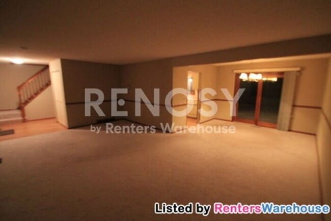 Building Photo - Spacious Expansive Wooded Lot in Shoreview