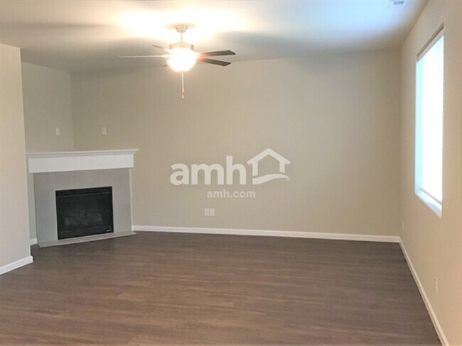 Building Photo - 967 Riggs Dr E