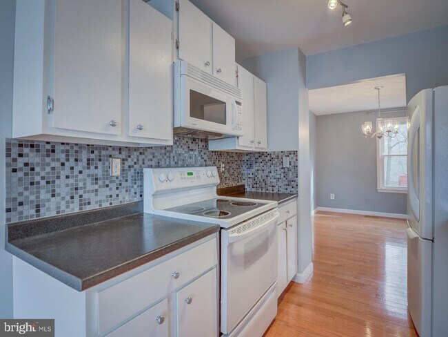 Foto del edificio - 8203 Stationhouse Ct