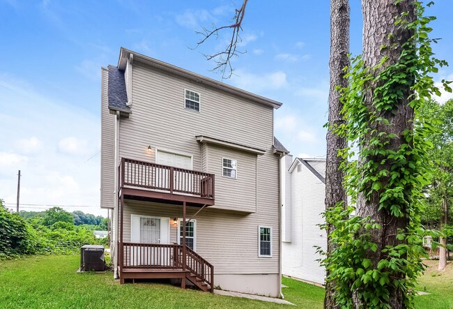 Foto del edificio - Room in House on Etheridge Dr NW