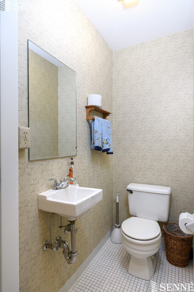 Foto del edificio - 42 Fresh Pond Pl