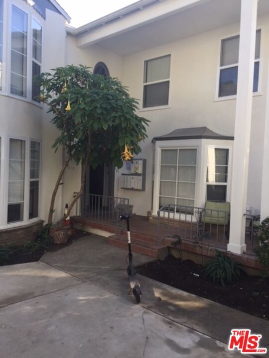 Foto del edificio - 617 Kelton Ave
