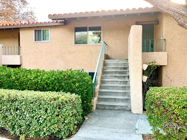 Building Photo - Charming Condo Minutes From the Beach! $50...