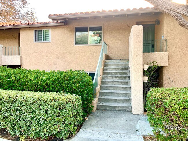 Foto del edificio - Charming Condo Minutes From the Beach! $50...
