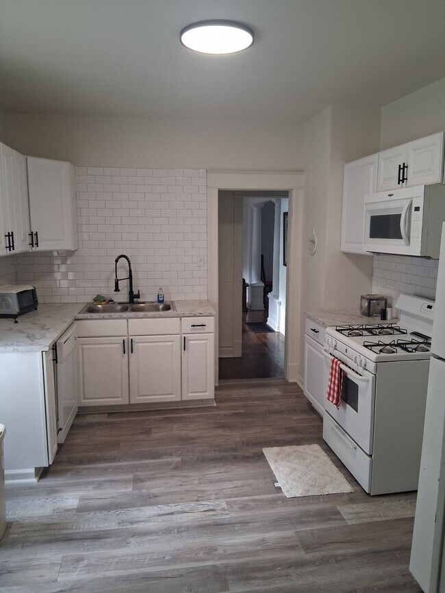 Foto del edificio - 3215 E 28th St
