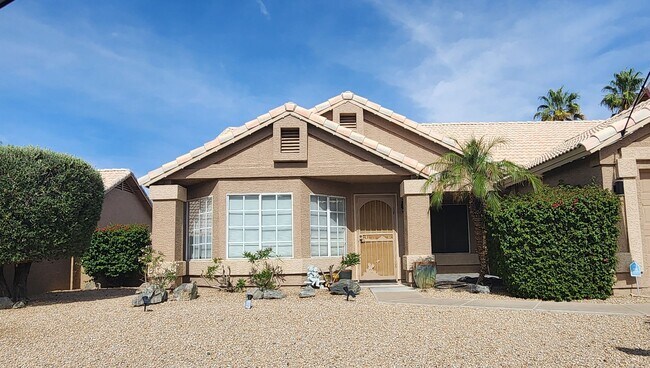 Foto del edificio - Spacious 3 Bedroom in the Foothills!