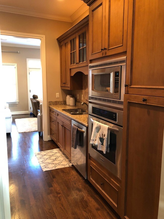 ¡Cocina lineal! - 3189 Parthenon Ave