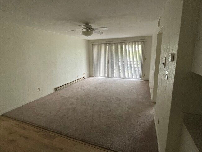 Building Photo - 2705 W Willowlake Dr