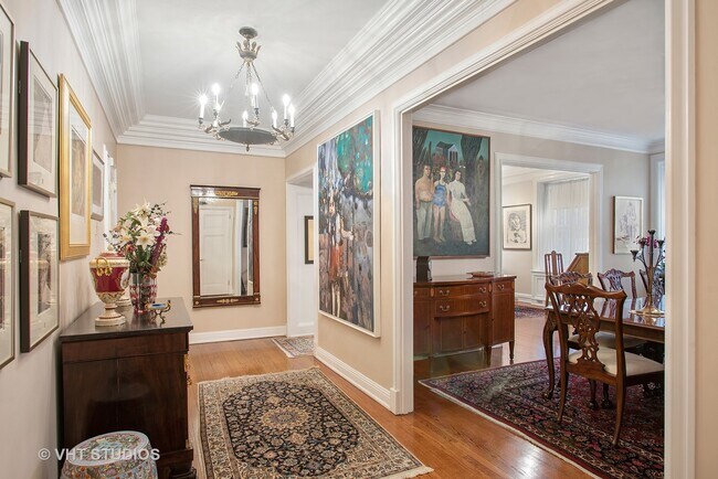 Building Photo - 237 E Delaware Pl