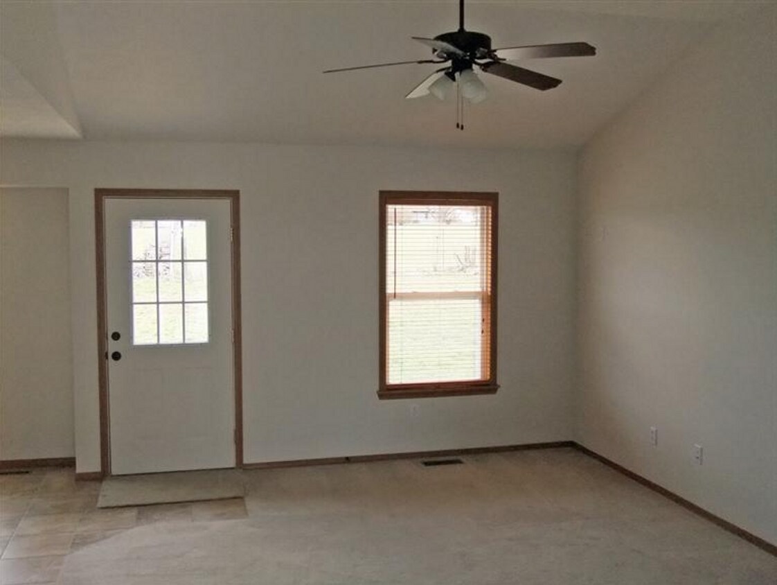 Building Photo - Great Nixa Location!