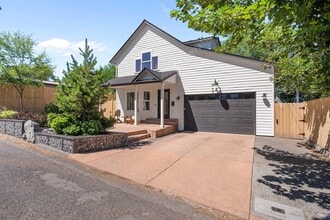 Building Photo - 141 NW Adams Pl