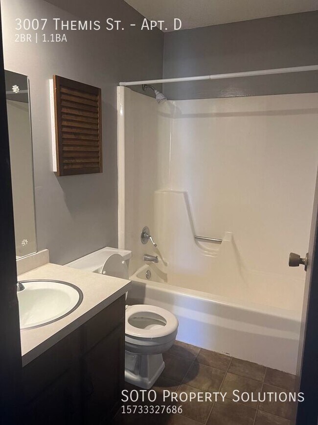 Building Photo - 2 Bed, 1.5 Bath HALF OFF FIRST MONTH RENT