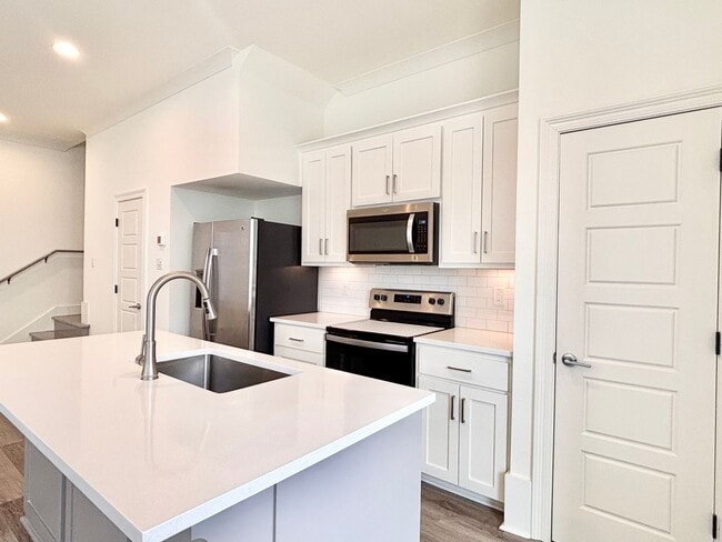 Building Photo - Three Bedroom Home in the Heart of Baton R...