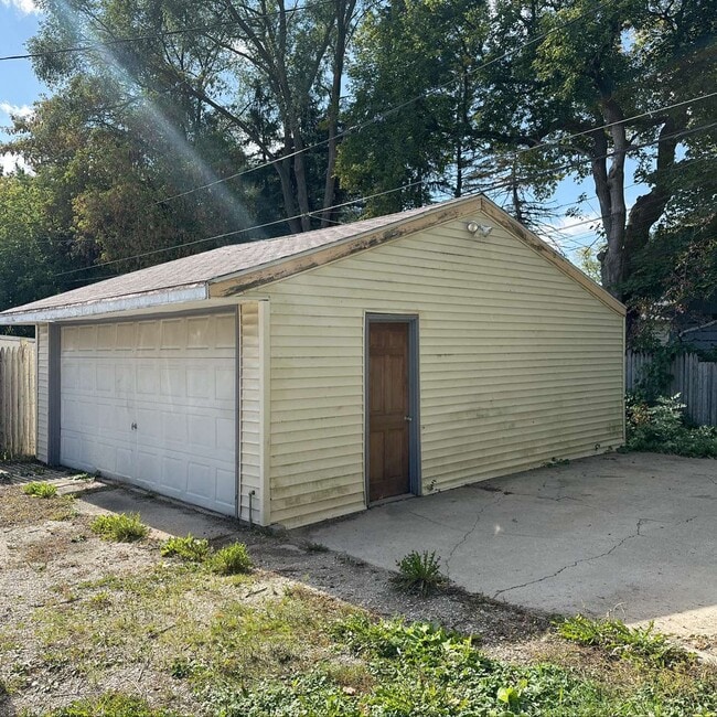 Building Photo - 5027 N 47th St