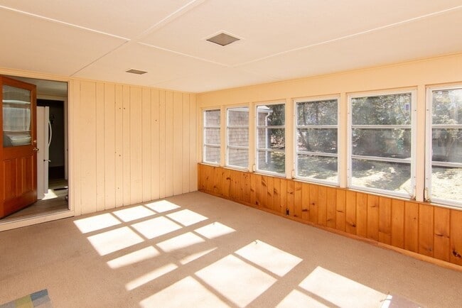Foto del edificio - 98 Hillcrest Dr