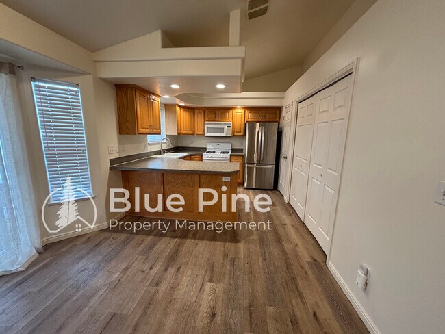 Foto del edificio - 1228 Oakmeadow Cir