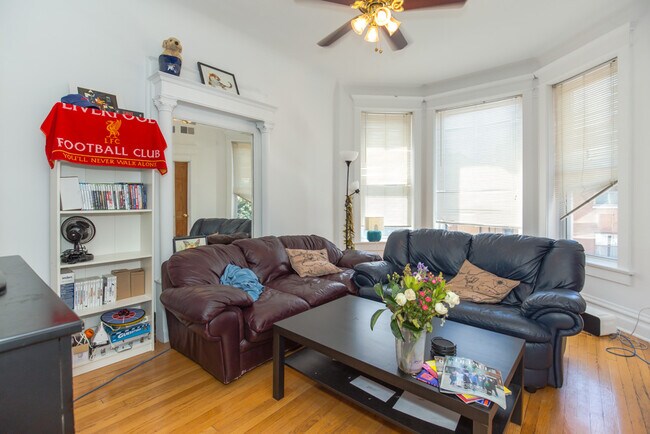 Foto del edificio - 920 W Addison St