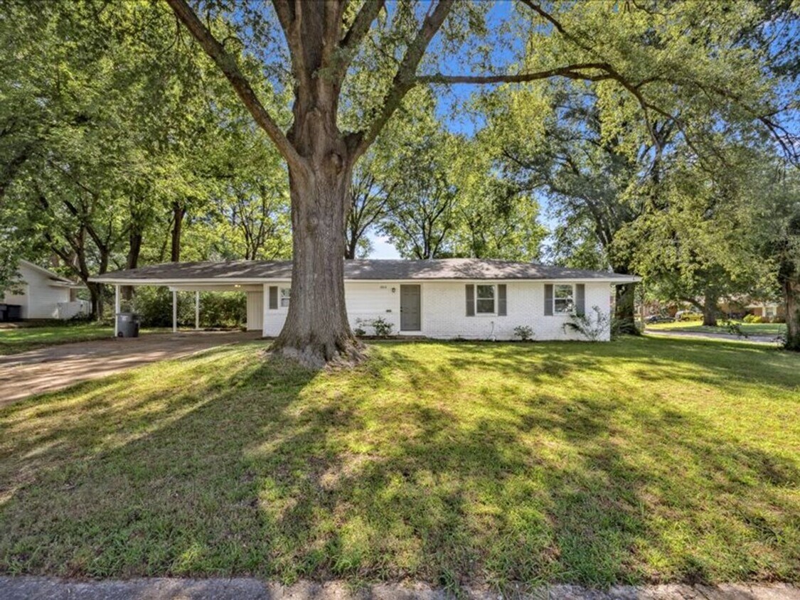 Building Photo - 3804 Charles Dr