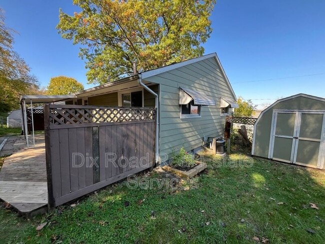 Building Photo - 921 Millikin St