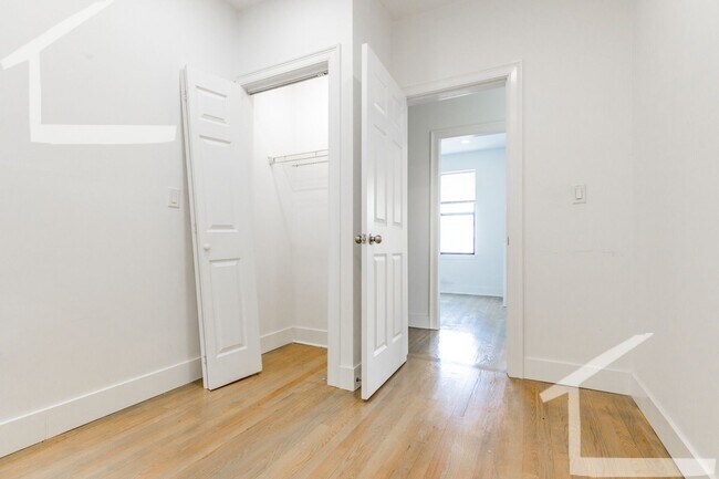 Building Photo - NEWLY RENOVATED FENWAY 2 BED FOR JUNE 1ST,...