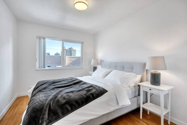 Photo du bâtiment - 1550 W 11th Ave