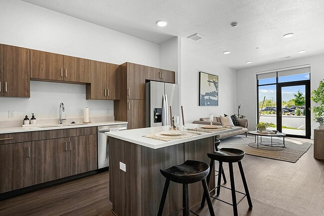 Building Photo - The Parkway Apartments