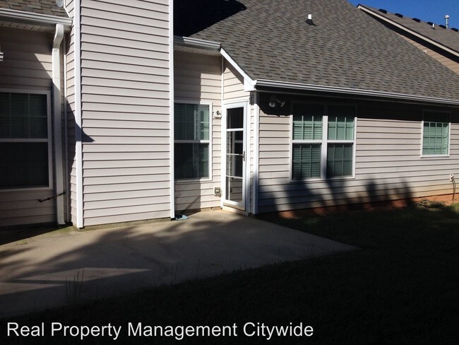 Building Photo - 3360 Gardenside Dr