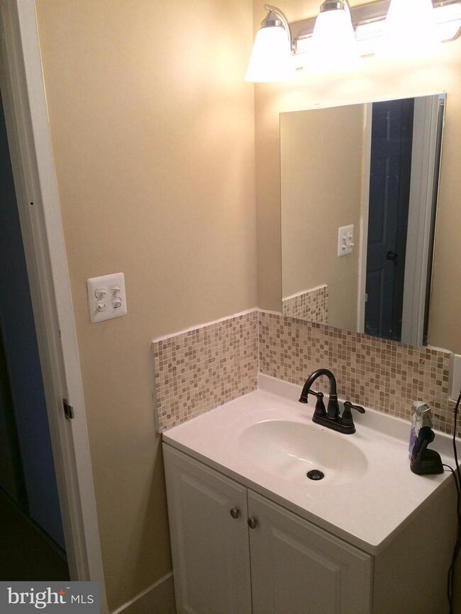 Building Photo - 4564 Conwell Dr
