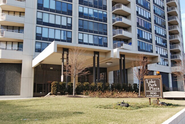 Building Photo - 3930 N Pine Grove Ave