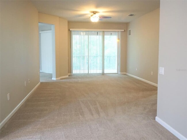 Building Photo - 2120 Carriage Ln