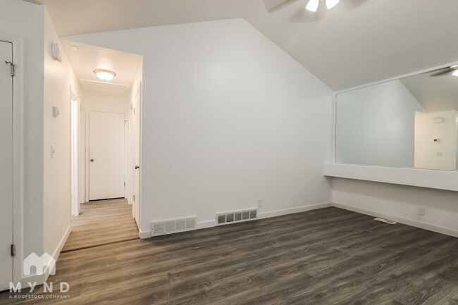 Foto del edificio - 3130 Green Acre Dr