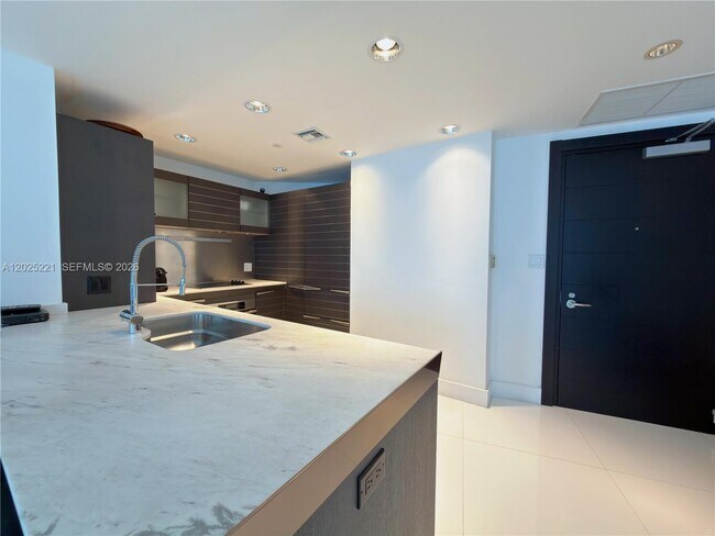 Building Photo - 200 Biscayne Blvd Way