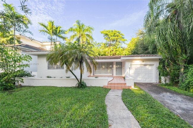 Building Photo - 5600 San Vicente St