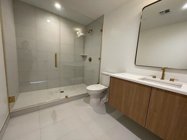 Building Photo - Flora RiNo