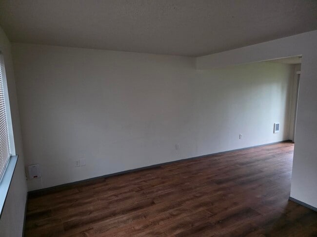 Building Photo - 350 SE Dimick St