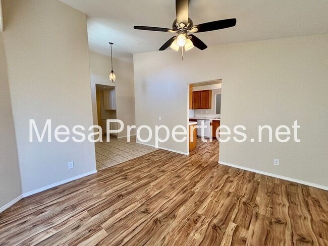 Foto del edificio - 14390 Hillsborough Dr