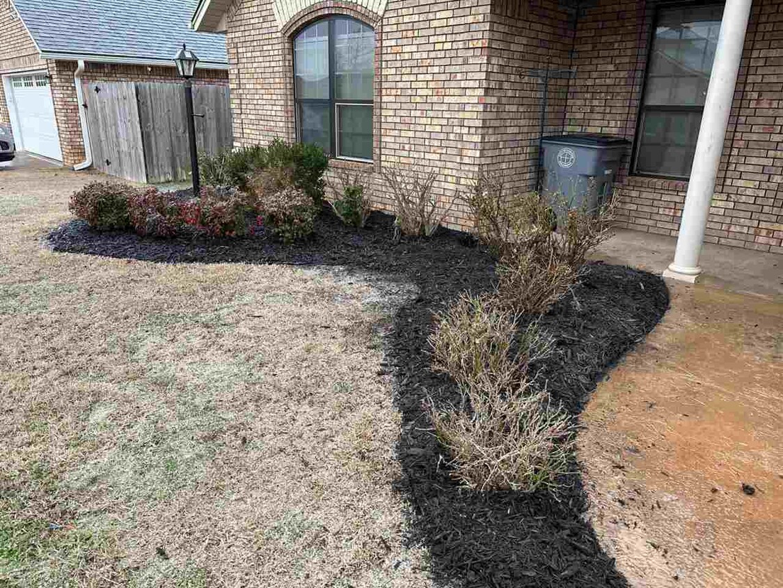Primary Photo - 3611 NE Fieldcrest