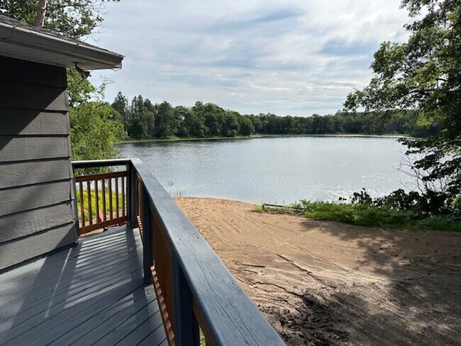 Building Photo - 3 BR Single Family Lake front home - Ironton