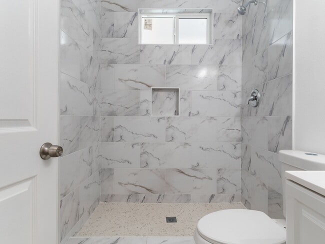 Building Photo - 2049 Cerritos