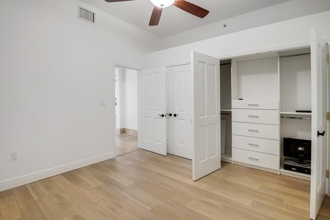 Building Photo - 3940 N Flagler Dr