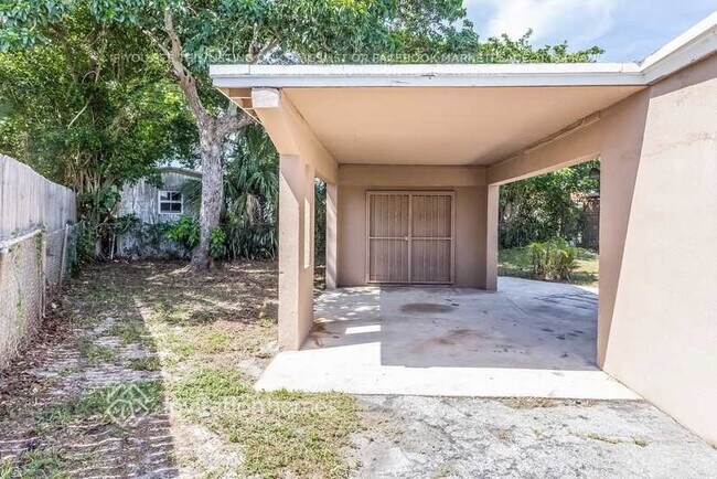 Foto del edificio - 3531 SW 15th Ct