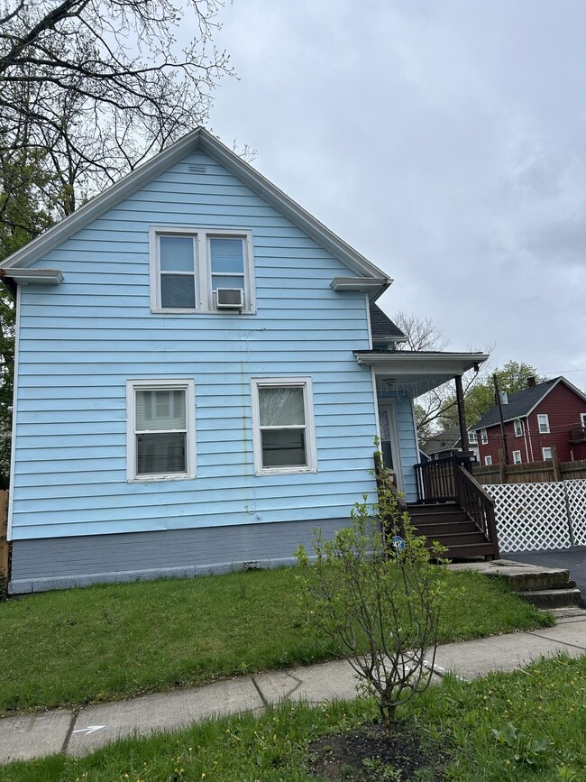 Building Photo - 57 Durnan St