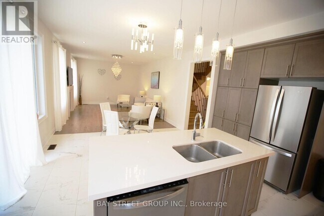 Photo du bâtiment - ROOM - ROOM 152 BEN SINCLAIR AVENUE