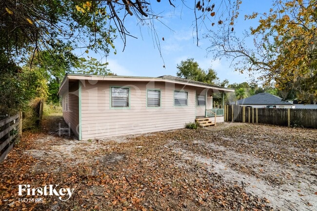 Building Photo - 10070 Harris Ave