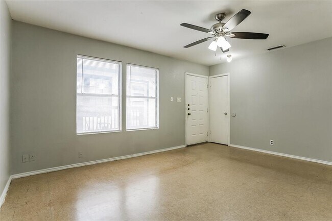 Foto del edificio - 6801 Stonleigh Pl