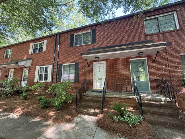 Foto del edificio - 715 N Avalon Rd