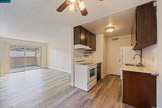 Foto del edificio - 5317 Ridgeview Cir
